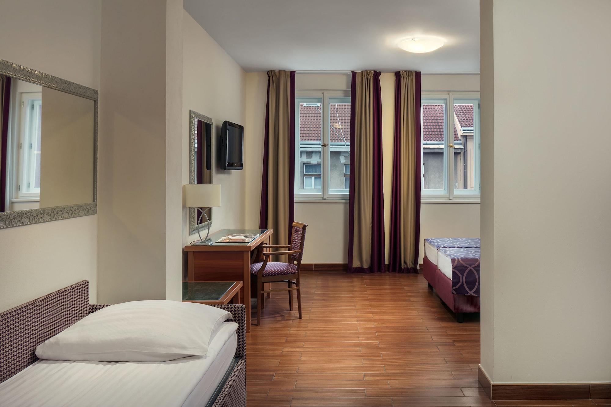 กาลิเลโอ โฮเต็ล Hotel ปราก ภายนอก รูปภาพ