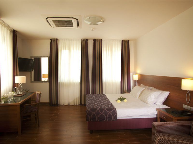 กาลิเลโอ โฮเต็ล Hotel ปราก ภายนอก รูปภาพ